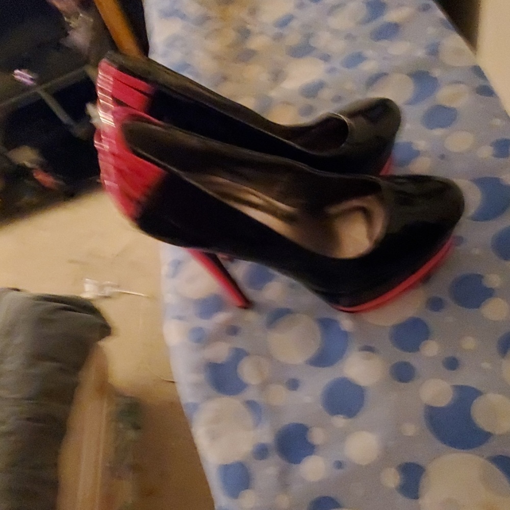 Shoes - Picture 4 of 4